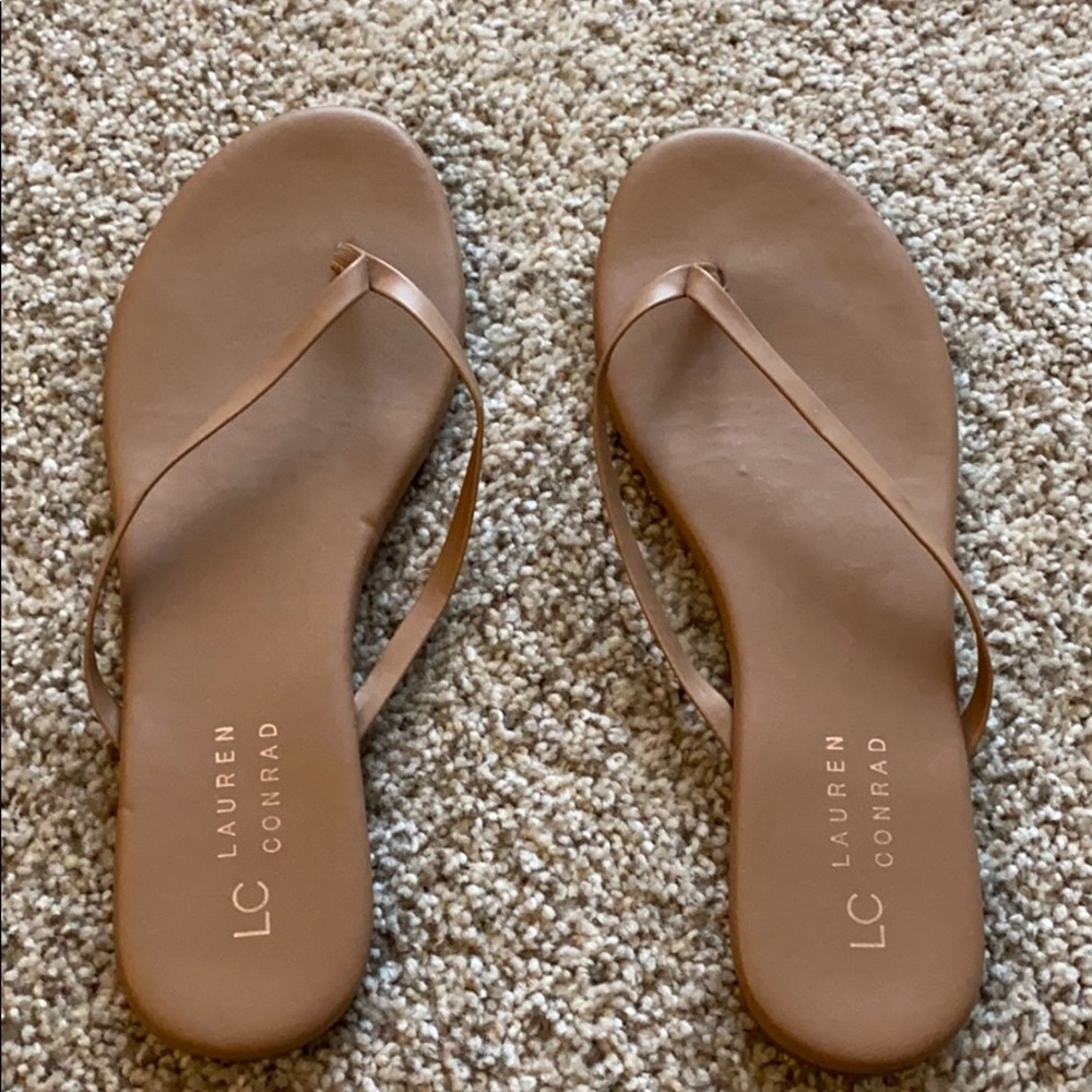 Lauren Conrad nude flip flops!